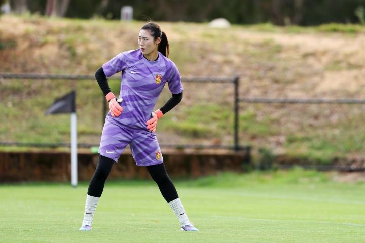  八年光阴如梭；彭诗梦27岁再披战袍，中国女足门将迎来关键回归。 体育新闻 八年光阴如梭；彭诗梦27岁再披战袍，中国女足门将迎来关键回归。 体育新闻