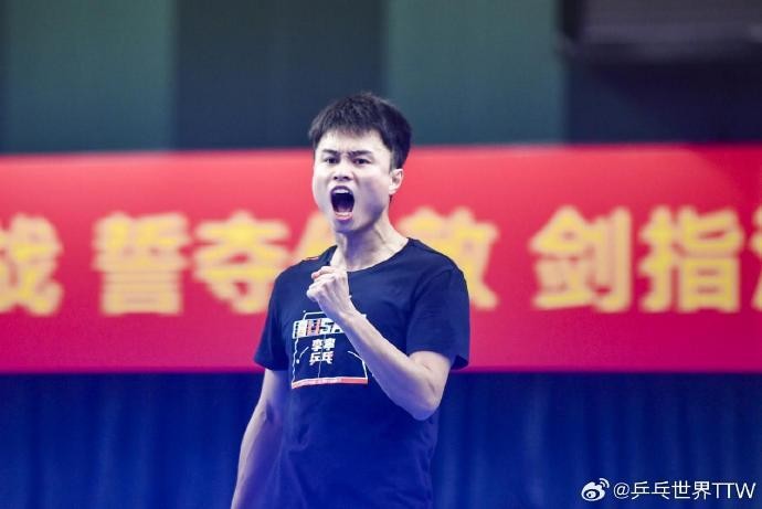  国乒男队选拔赛激战成都；周启豪决赛逆转；伦敦世乒赛席位到手。 体育新闻 国乒男队选拔赛激战成都；周启豪决赛逆转；伦敦世乒赛席位到手。 体育新闻