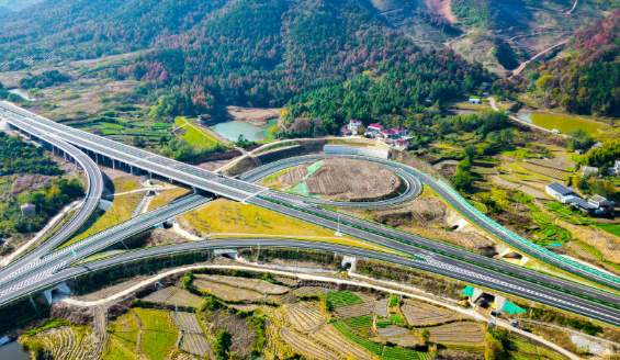  技术解码：高速公路万公里时代的基建方法论 汽车科技