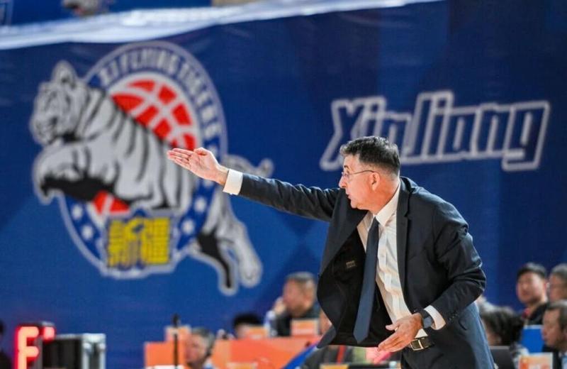 战术困局与体系失衡:新疆男篮沉沦背后的深度技术剖析 体育新闻