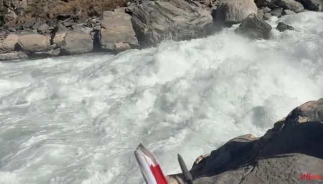  虎跳峡激流救援亲历者自述：40厘米的距离，为何成了生与死的鸿沟 新闻